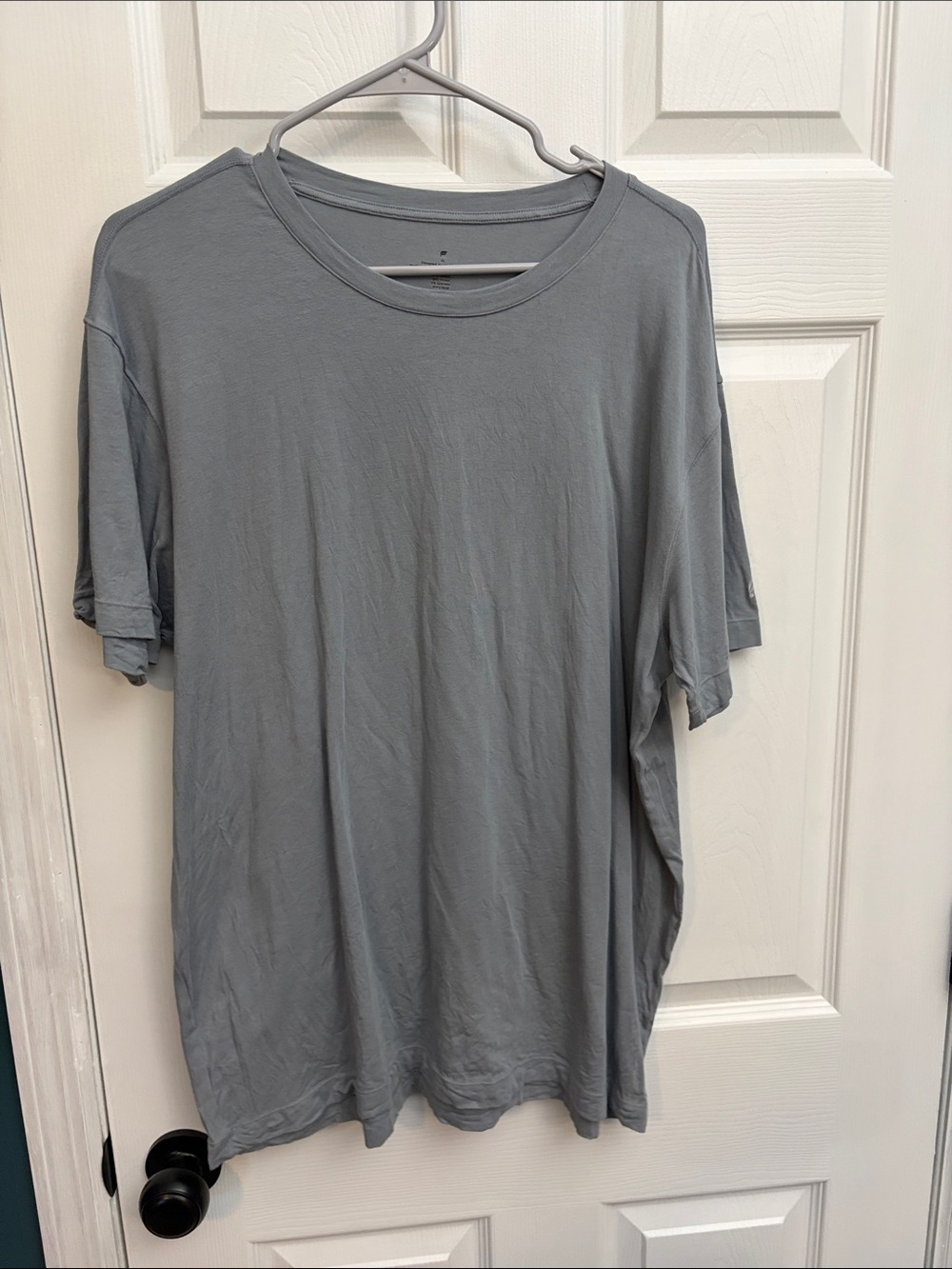 Fabletics Men's Short Sleeve Crew Tee in Gray